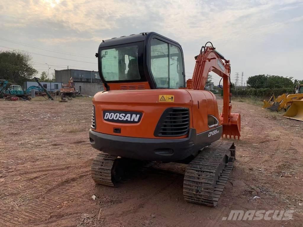 Doosan DX 55 小型挖土機/掘鑿機<7t(小型挖掘機)