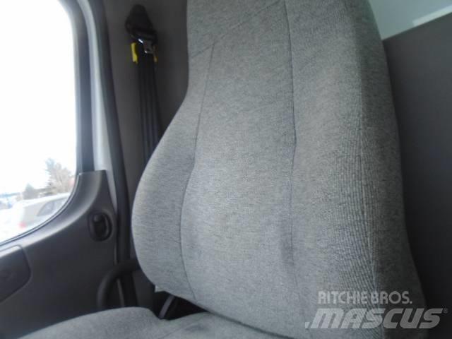 Freightliner M 106 貨箱式卡車