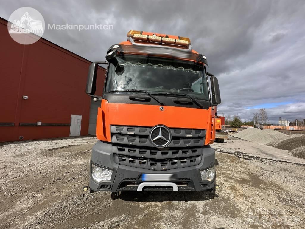 Mercedes-Benz Arocs 傾卸式卡車
