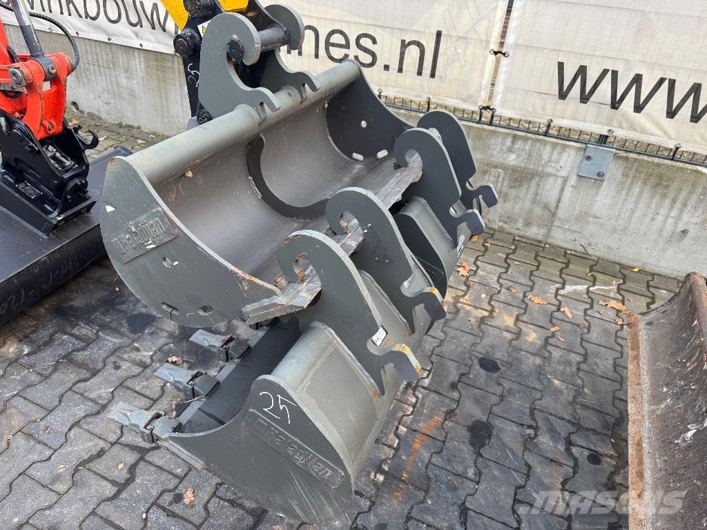 Komatsu PC 26 MR-3 小型挖土機/掘鑿機<7t(小型挖掘機)