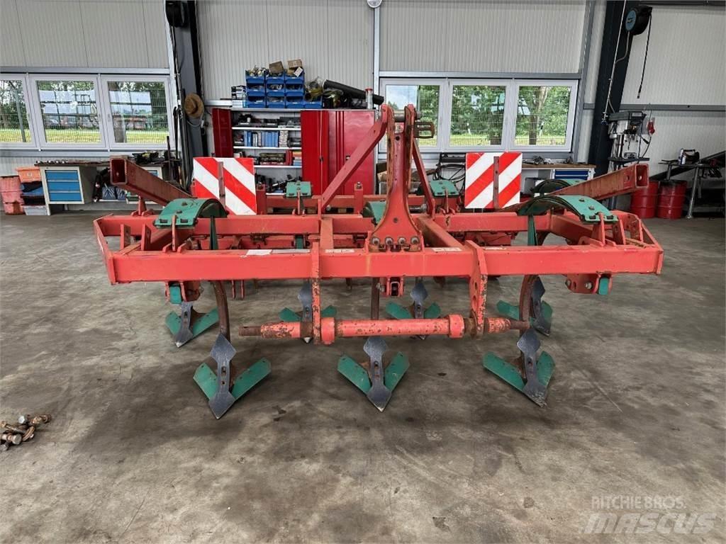 Kverneland CLD 300 中耕管理機