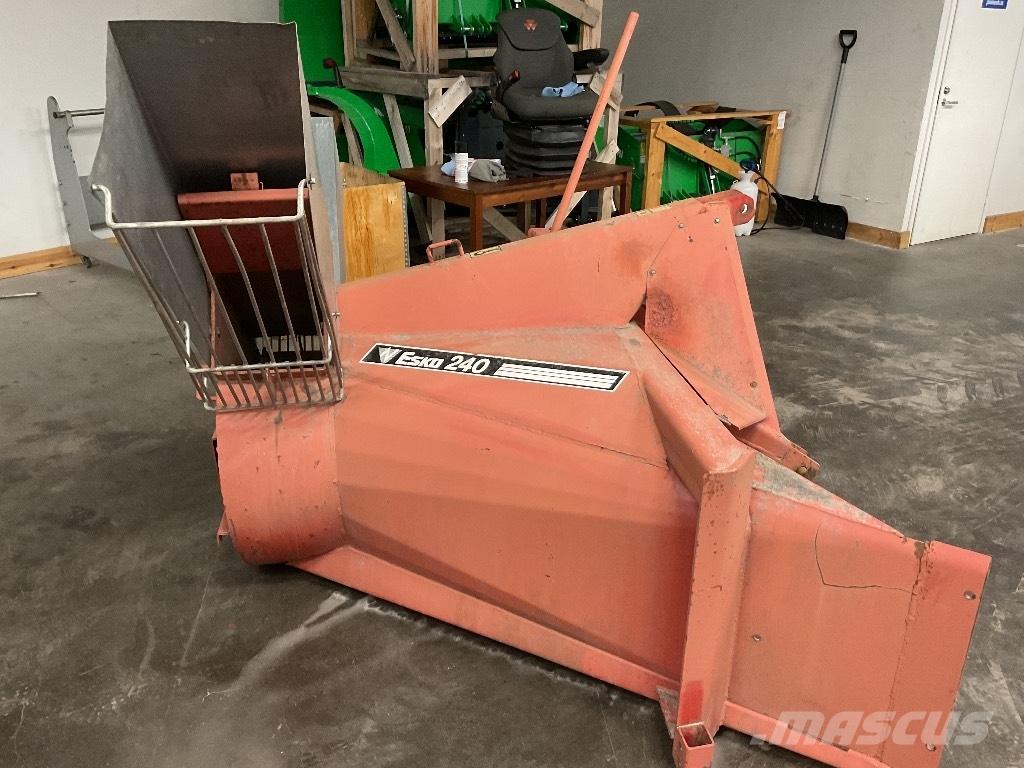 Esko 240 掃雪機