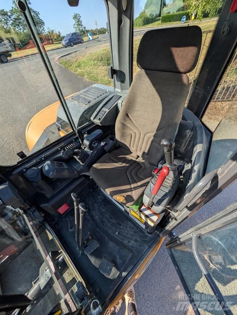 Kato 85V4 中型挖土機/掘鑿機/挖掘機 7t-12t