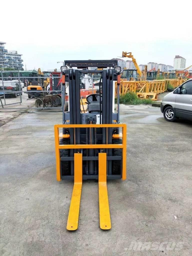 TCM FD 30 柴油卡車