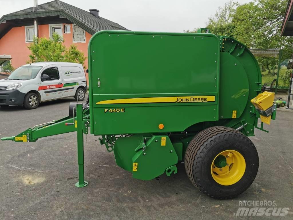 John Deere F440E 圓型牧草打包機