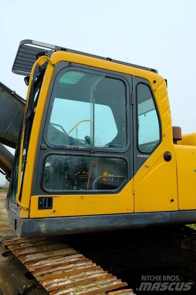 Volvo EC 240 kabina 駕駛室與內部
