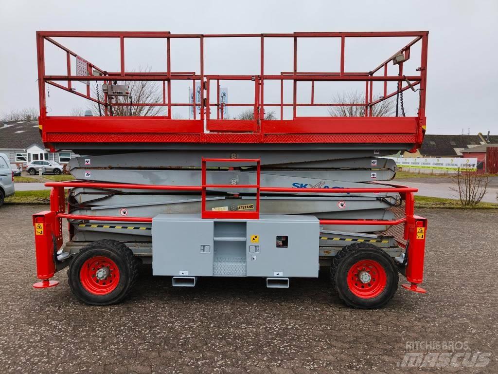 SkyJack SJ 9250 RT 剪式升降機