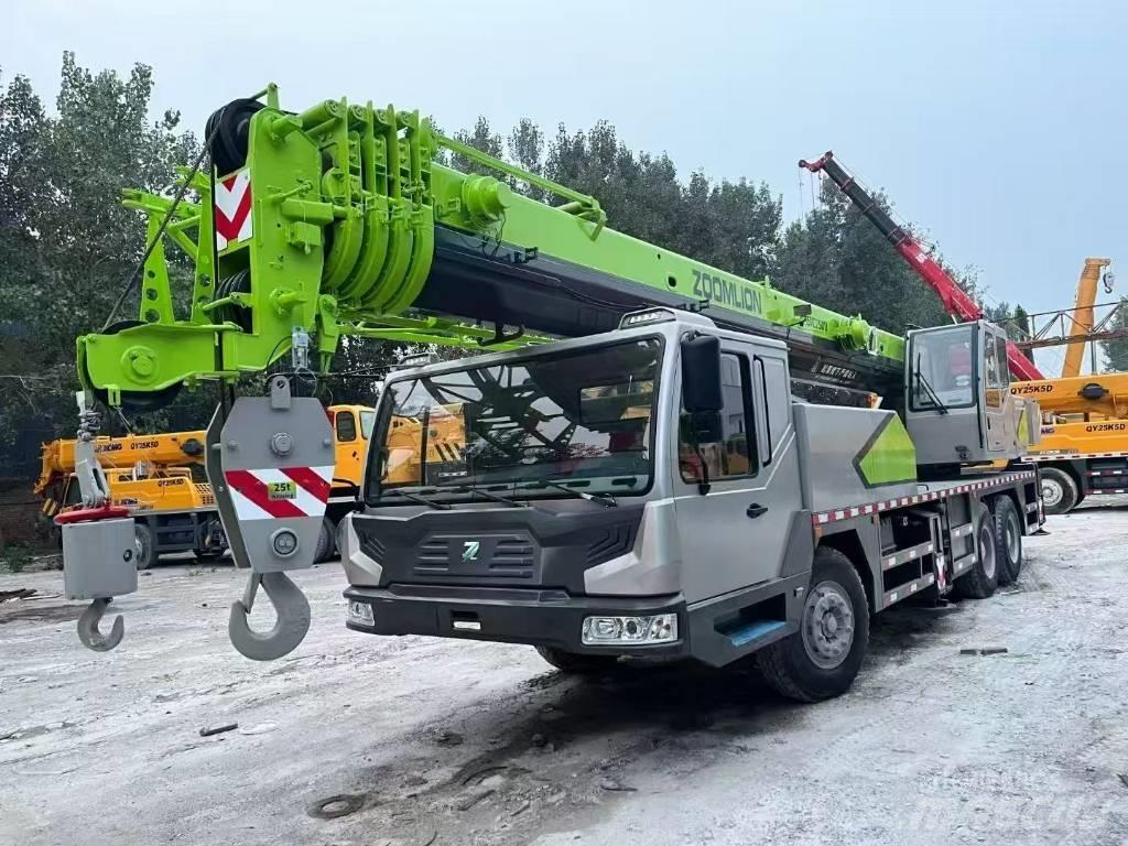 Zoomlion ZTC 250 A 全路面起重機/吊車