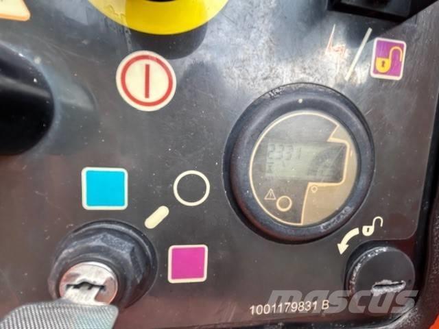 JLG 1200 SJP 伸縮臂高空作業車