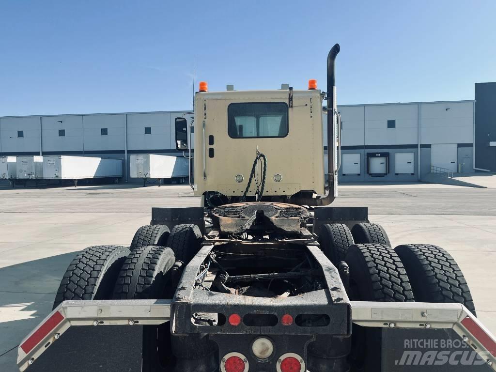 Freightliner 122 SD 曳引機組件