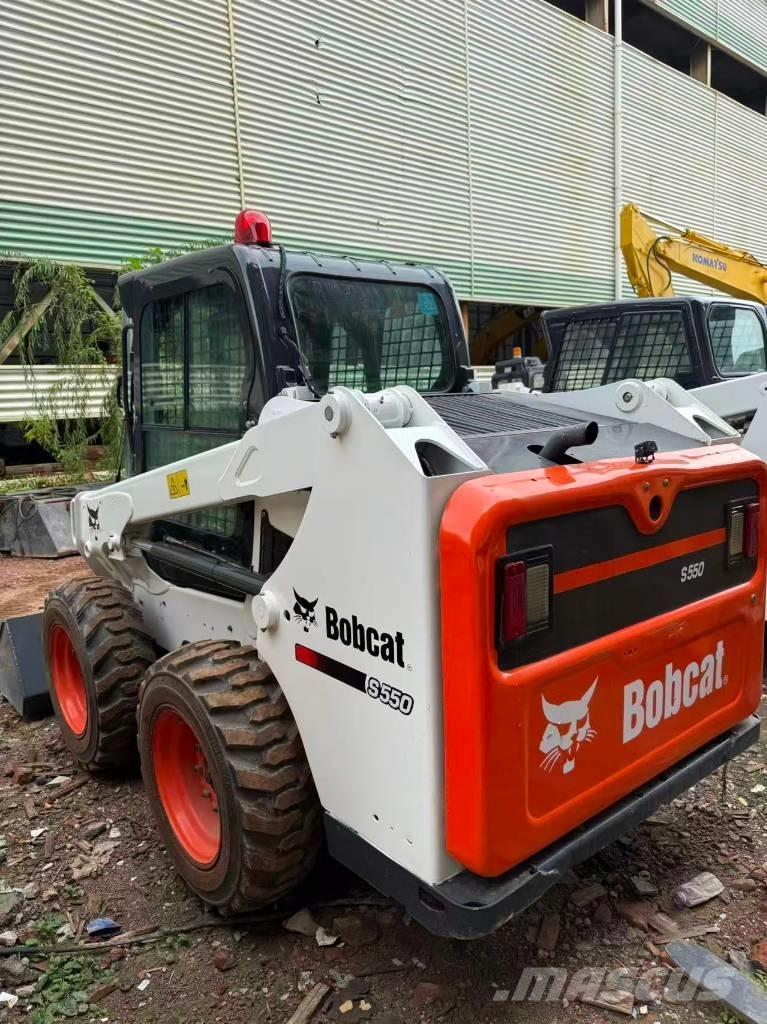 Bobcat S550 滑移轉向裝載機