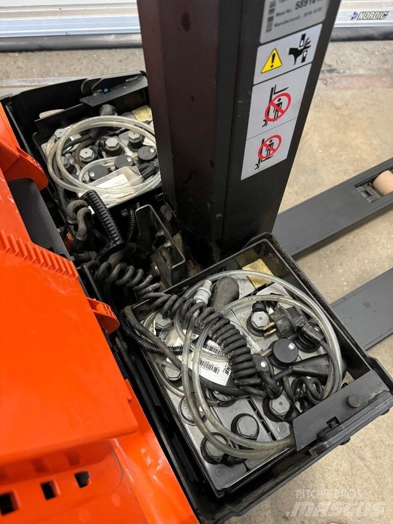 Toyota SWE080L 行走控制式堆積機