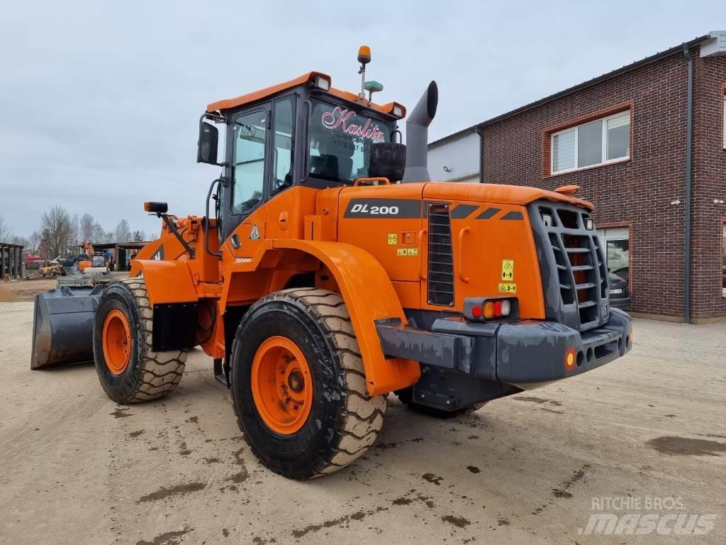 Doosan DL 200-3 輪胎式裝載機