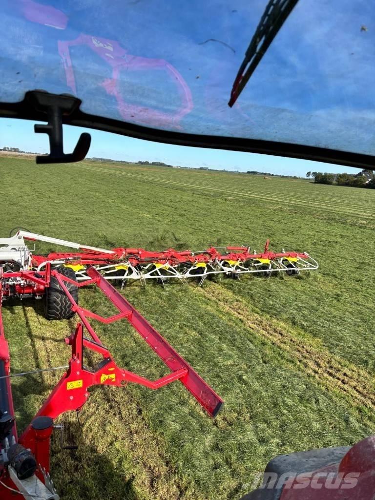 Pöttinger HIT 16-18 耙與翻草機