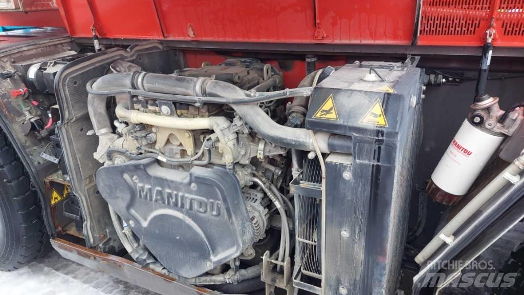 Manitou MRT 3050 伸縮臂操作車