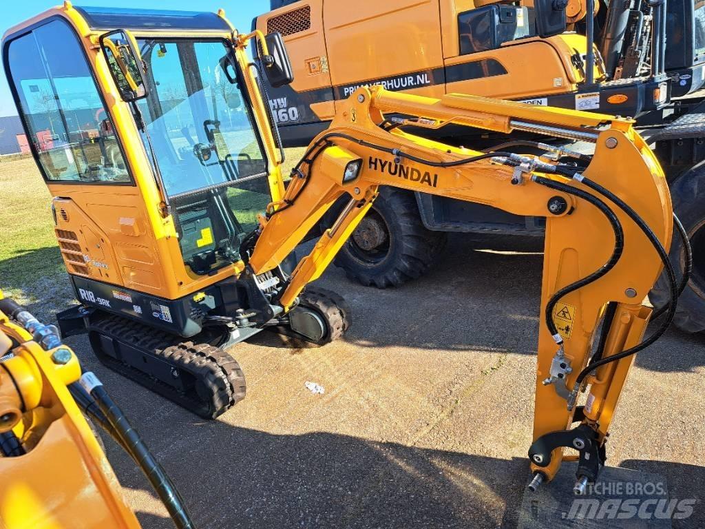 Hyundai R18-9AK 小型挖土機/掘鑿機<7t(小型挖掘機)