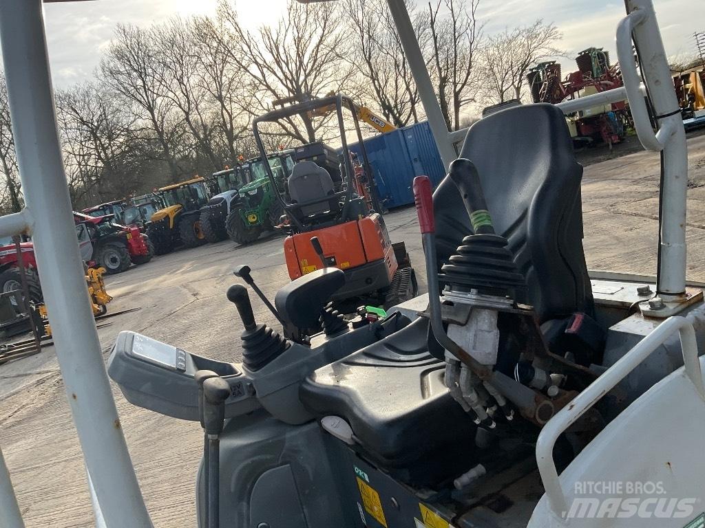 Takeuchi TB 216 小型挖土機/掘鑿機<7t(小型挖掘機)