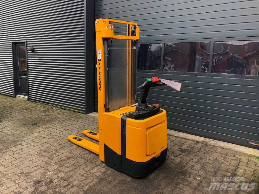 Jungheinrich ERC Z12 自走式堆積機