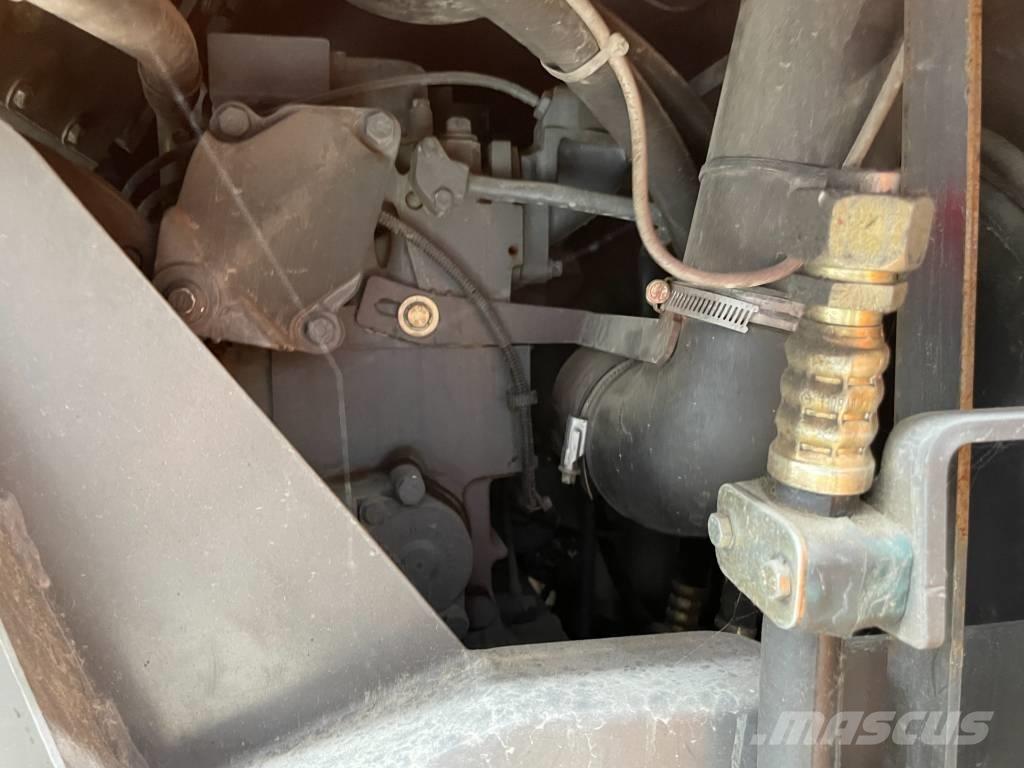 ABG TITAN 2820 瀝青攤舖機/鋪路機