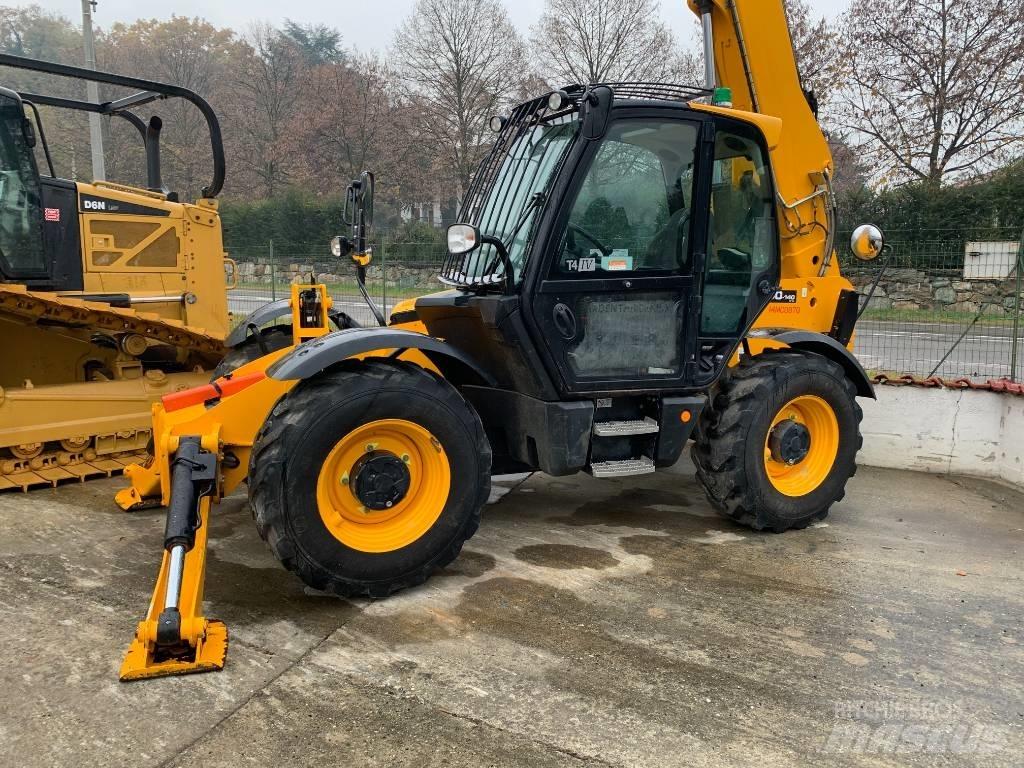 JCB 540-140 伸縮臂操作車