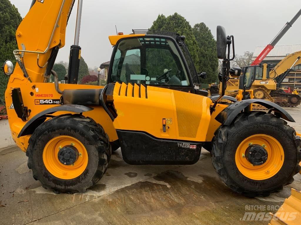 JCB 540-140 伸縮臂操作車