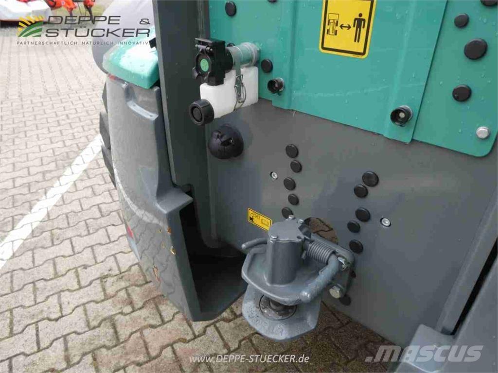 Kramer KT 457 伸縮臂操作車