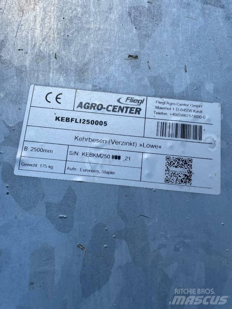 Fliegl Zamiatarka 其他農業機械