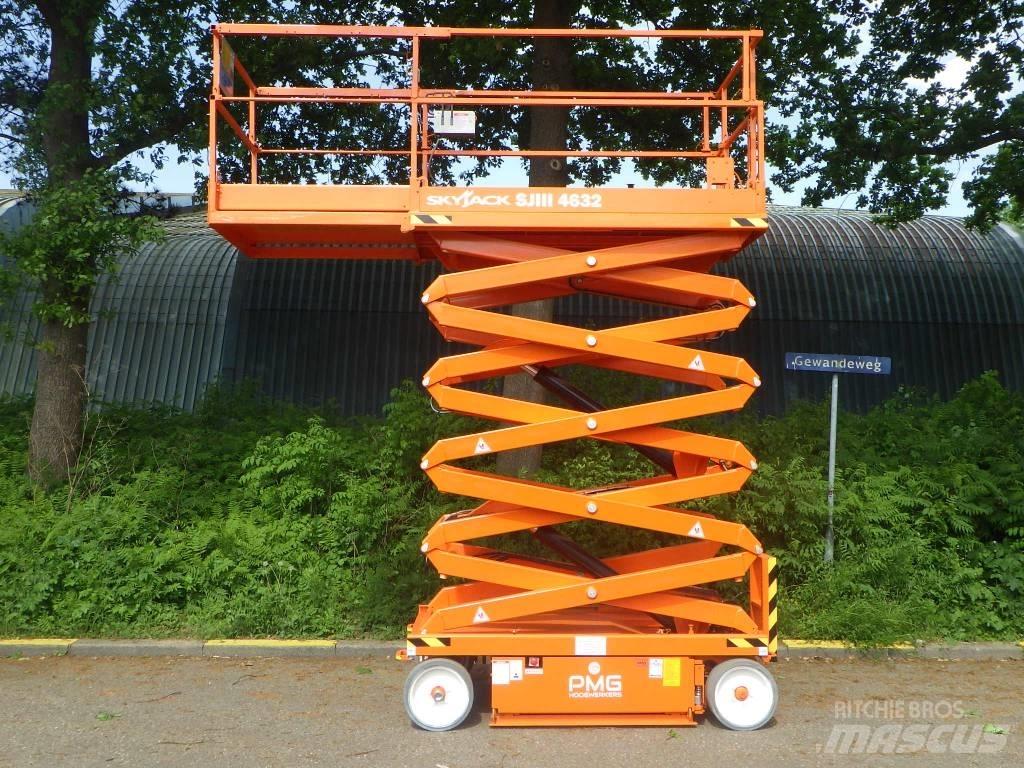 SkyJack SJ4632 剪式升降機