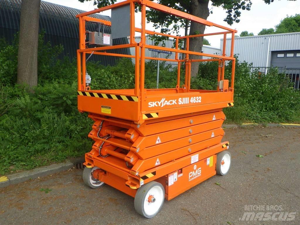 SkyJack SJ4632 剪式升降機