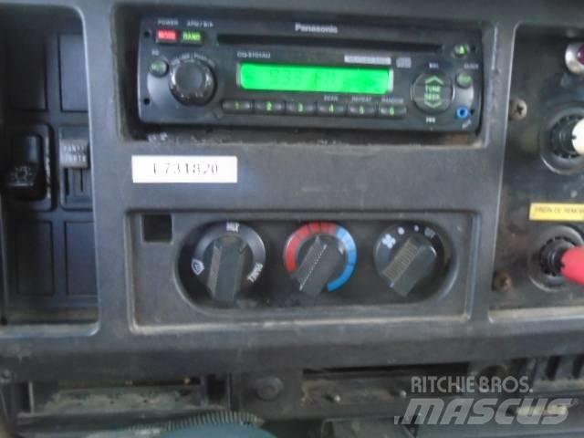 International F 4900 卡車裝載高空作業車