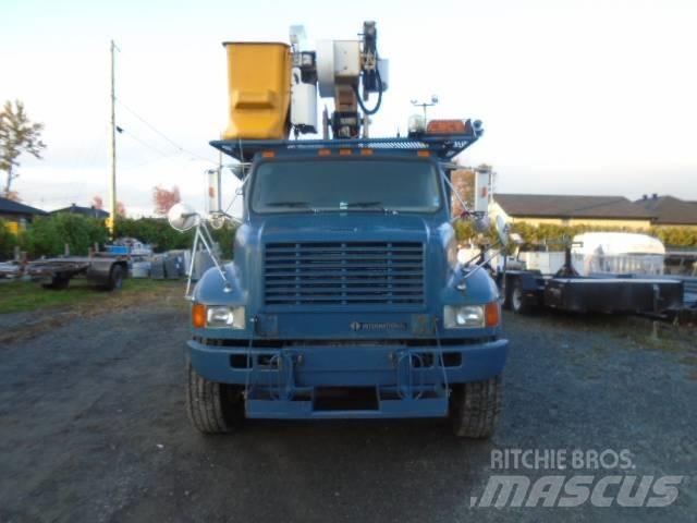 International F 4900 卡車裝載高空作業車