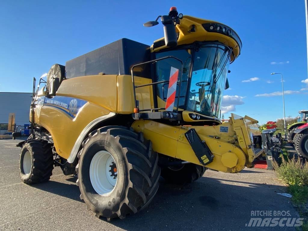 New Holland CX 8.90 聯合收穫機