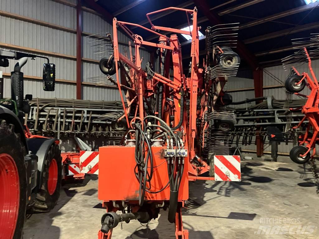 Kuhn GA 15031 耙與翻草機