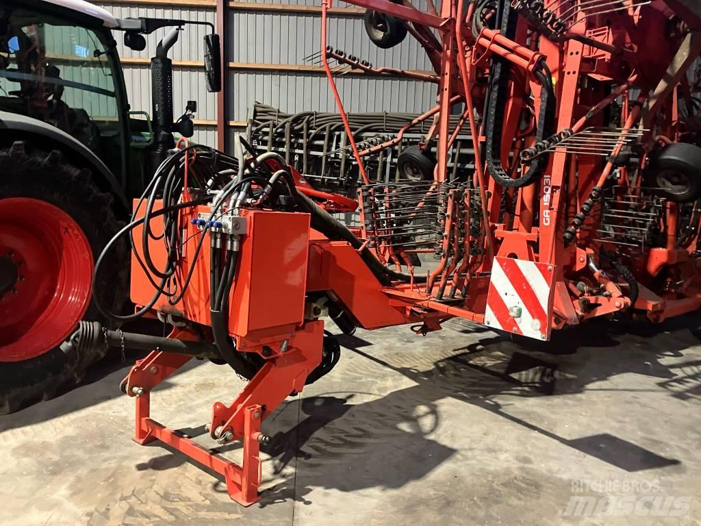 Kuhn GA 15031 耙與翻草機