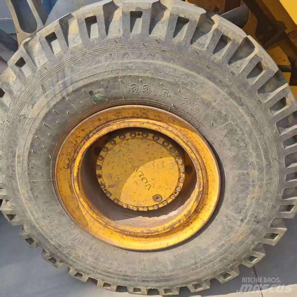 Volvo L 105 輪胎式裝載機