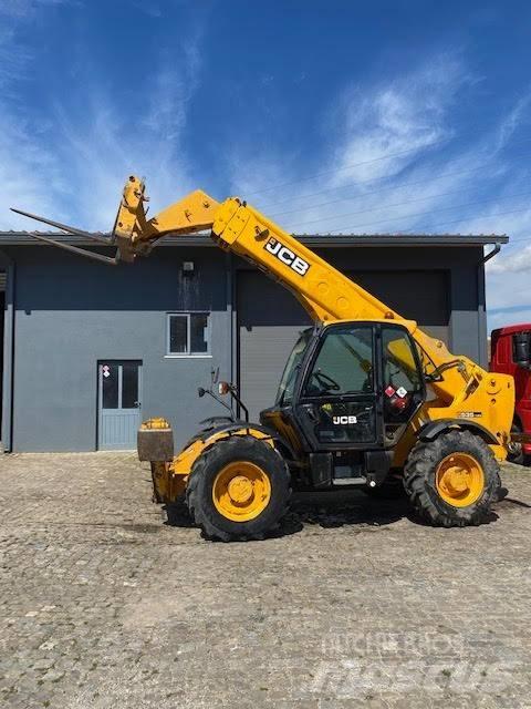 JCB 535-125 伸縮臂操作車