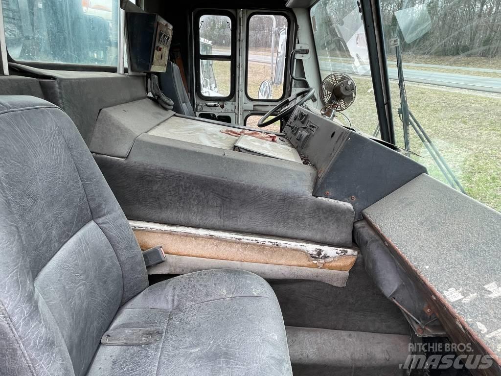 Mack LEU613 商用底盤車