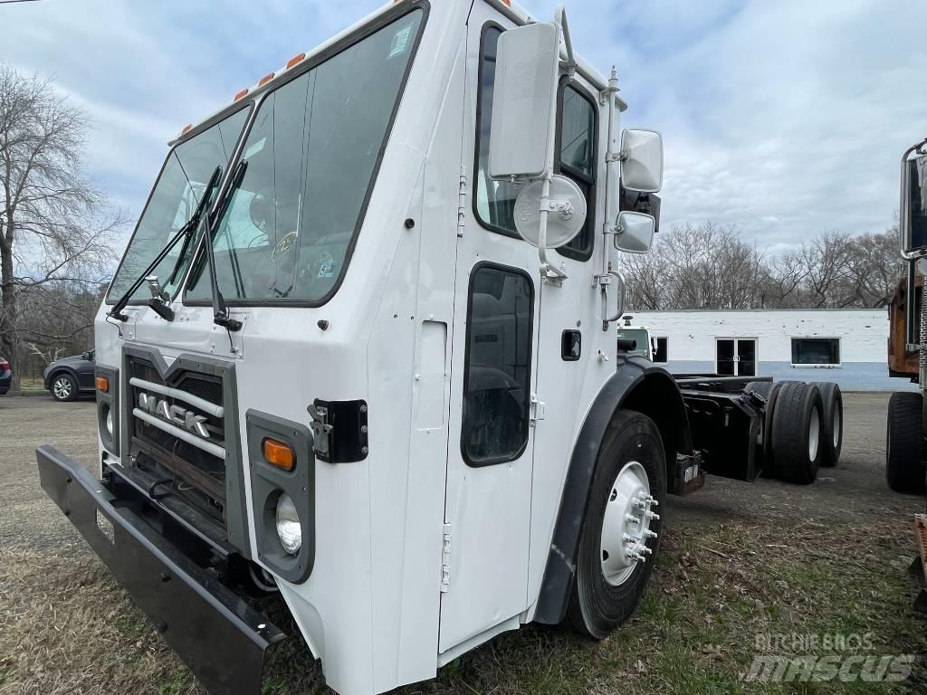 Mack LEU613 商用底盤車
