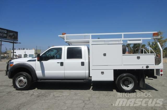 Ford F 550 平板式/側卸式卡車