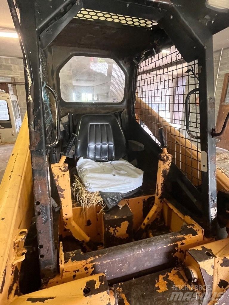 Mustang 2050 滑移轉向裝載機