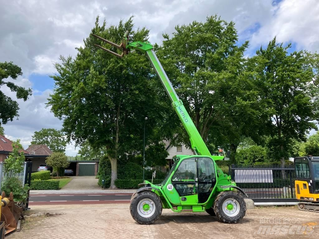 Merlo P 32.6 伸縮臂操作車