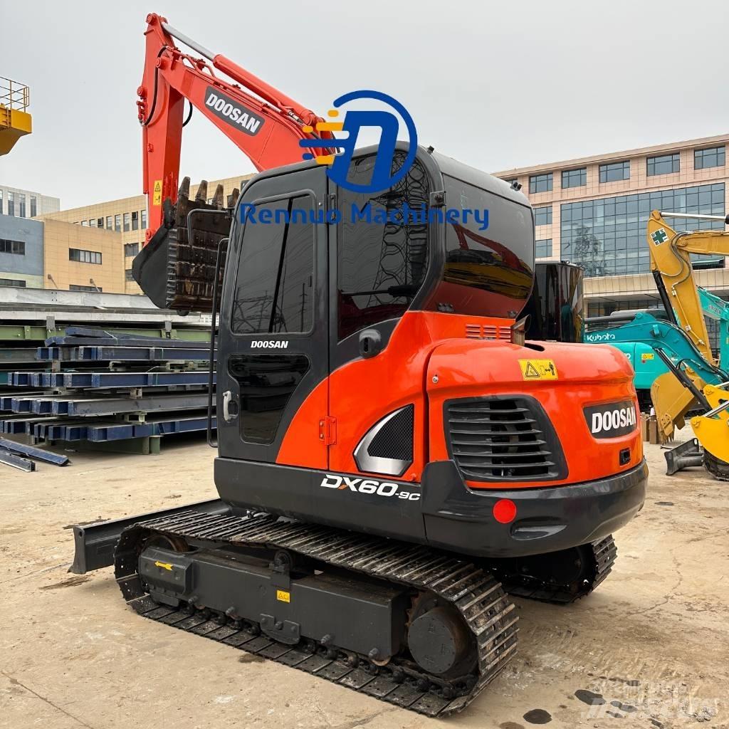 Doosan DX 60 小型挖土機/掘鑿機<7t(小型挖掘機)