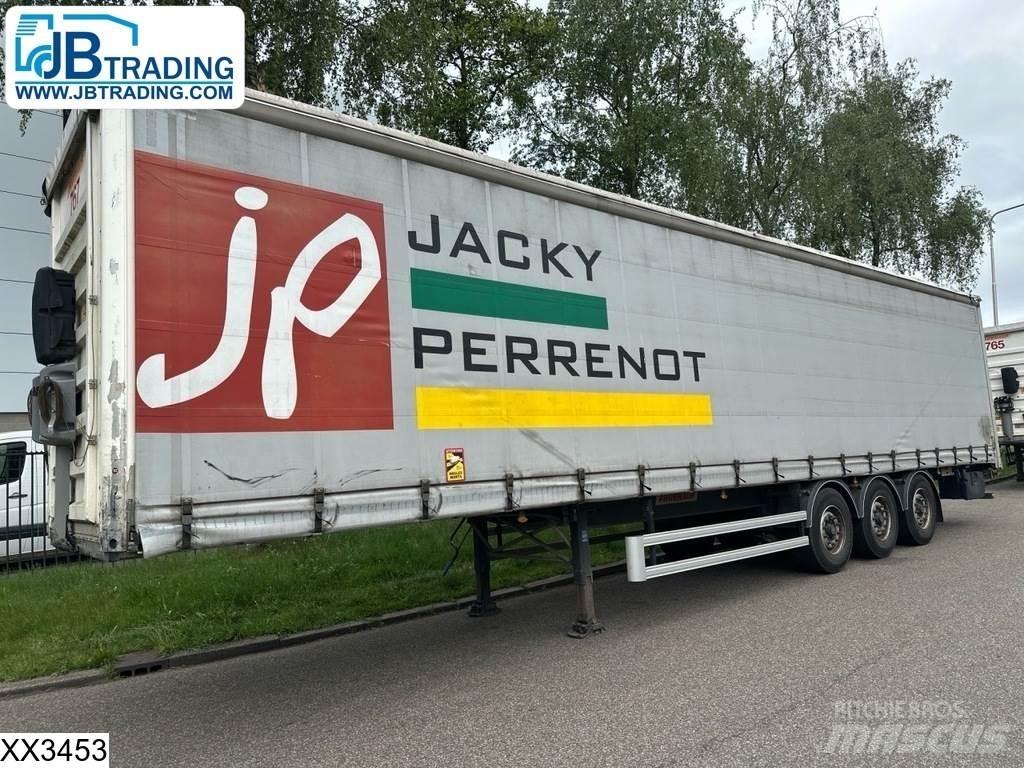 Fruehauf Tautliner 篷布半拖車