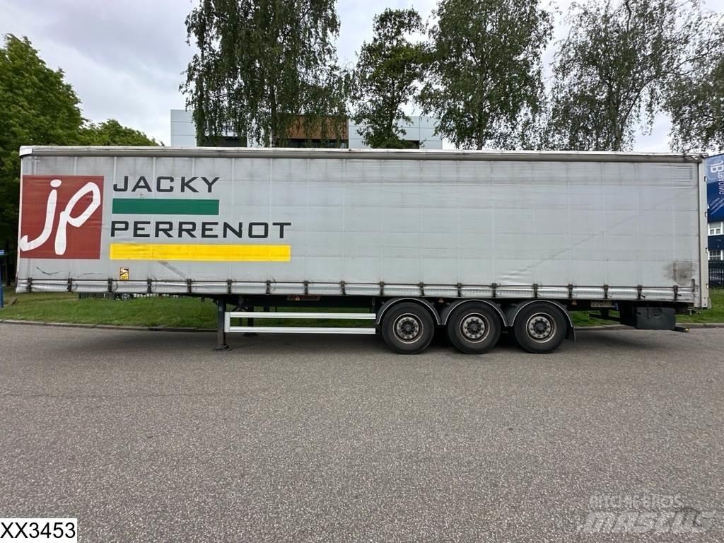 Fruehauf Tautliner 篷布半拖車