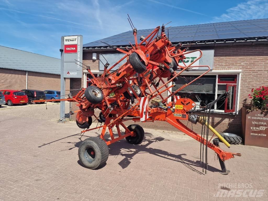 Kuhn GF 10802 T 耙與翻草機