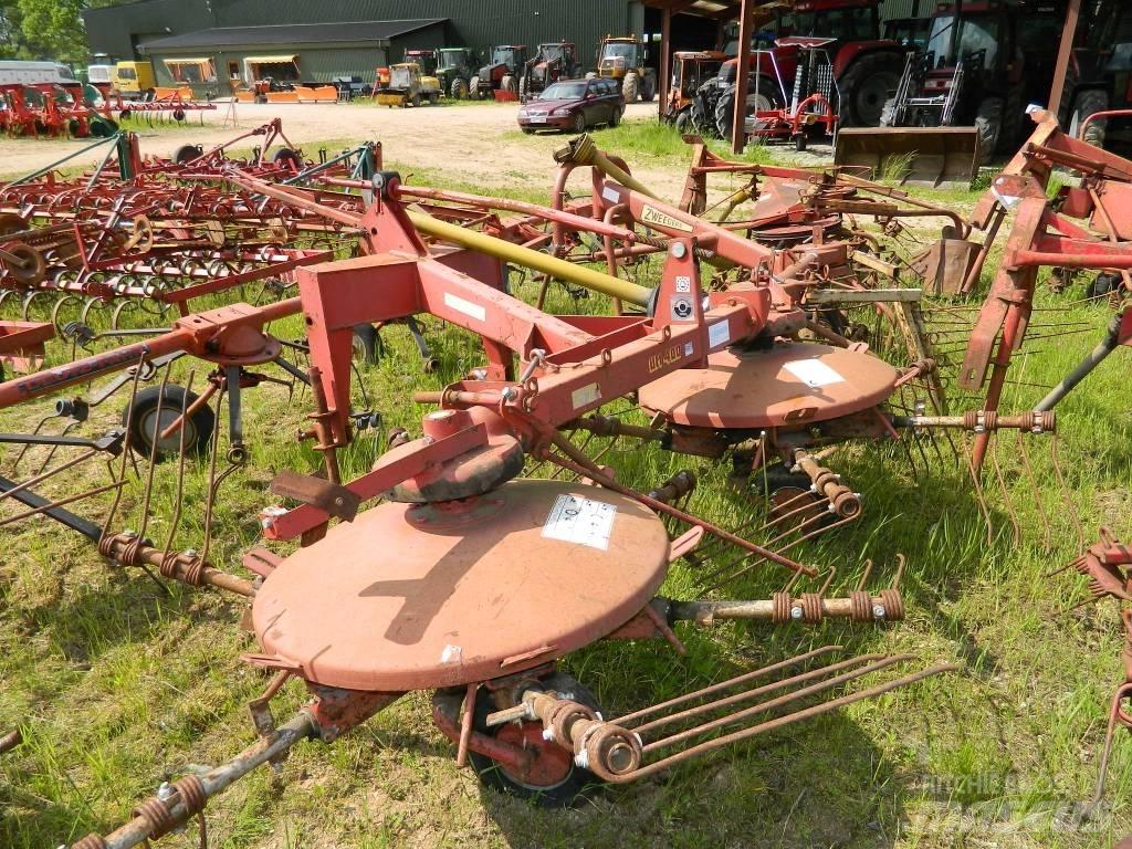 Stoll UM 400 耙與翻草機