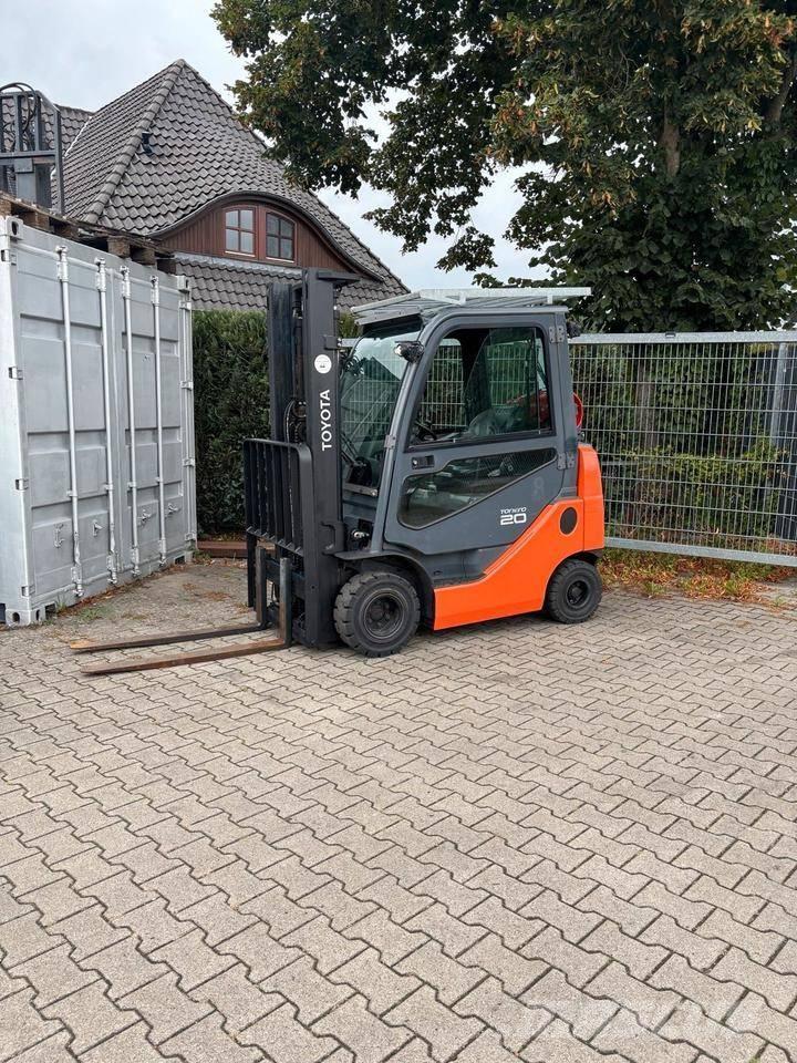 Toyota 8 FGKF 20 液化石油氣LPG卡車