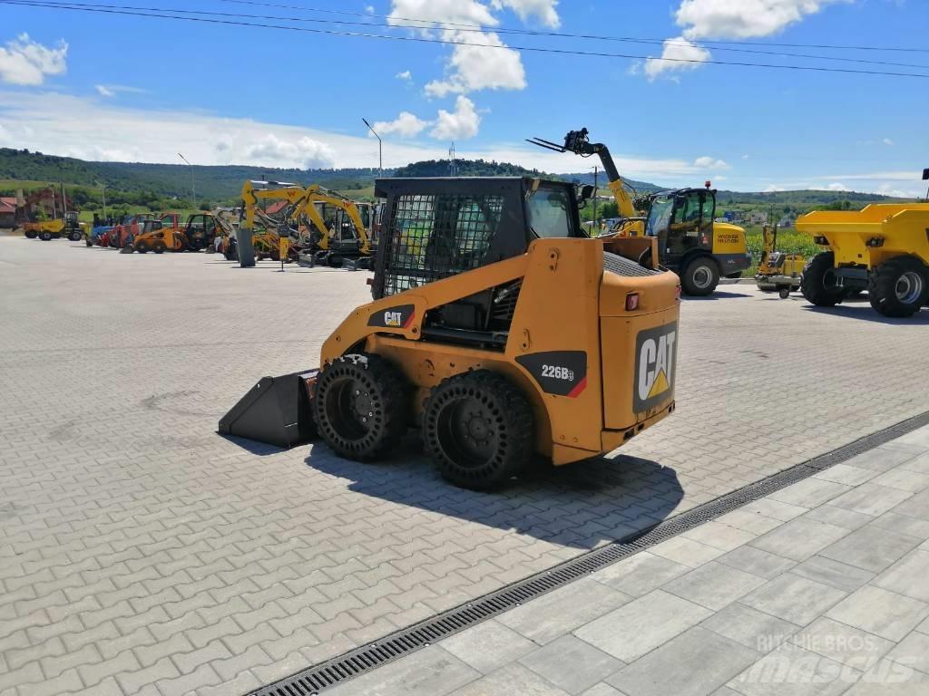 CAT 226 B 3 滑移轉向裝載機