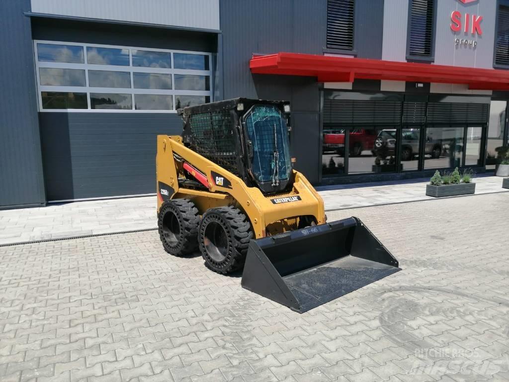 CAT 226 B 3 滑移轉向裝載機