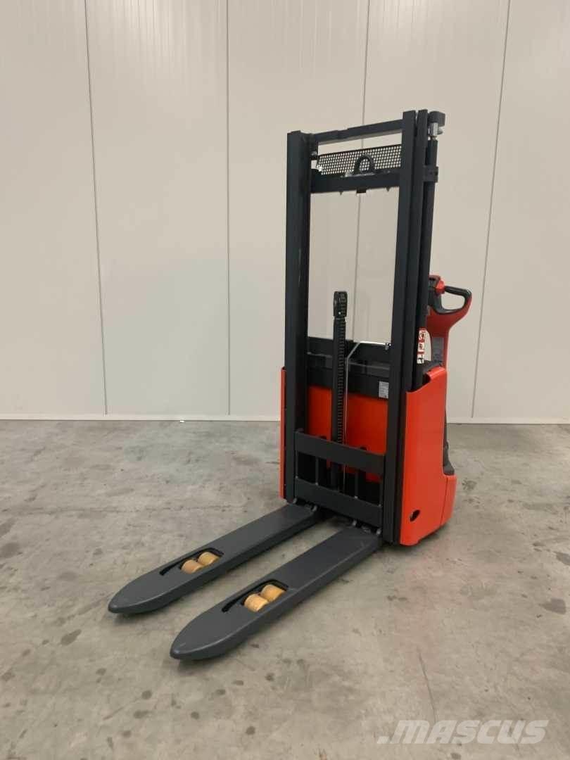 Linde L10 行走控制式堆積機